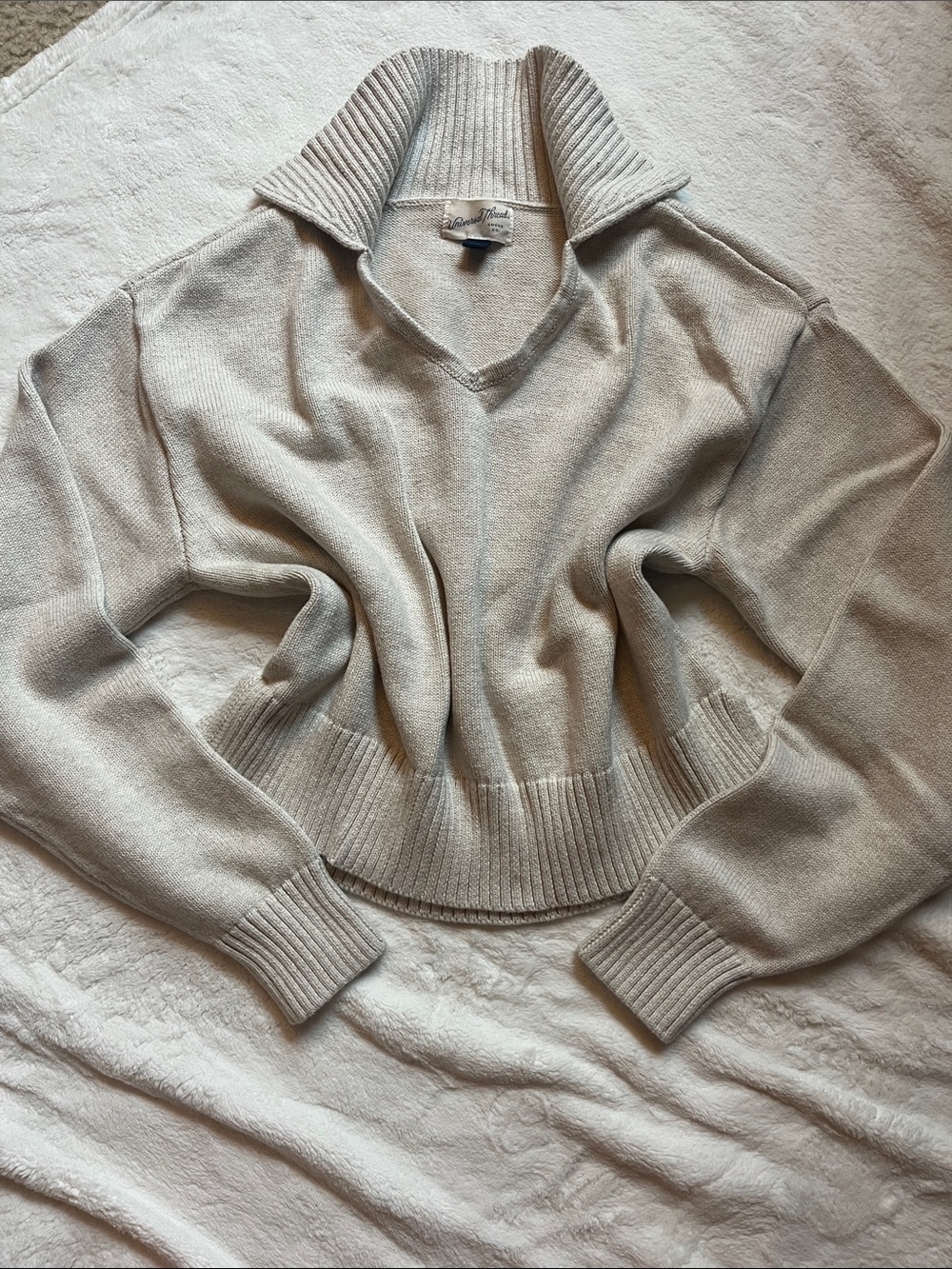 Universal Thread Women's V-Neck Fold-Over Collar Sweater - Light Beige